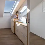 Zeichner Apartment *