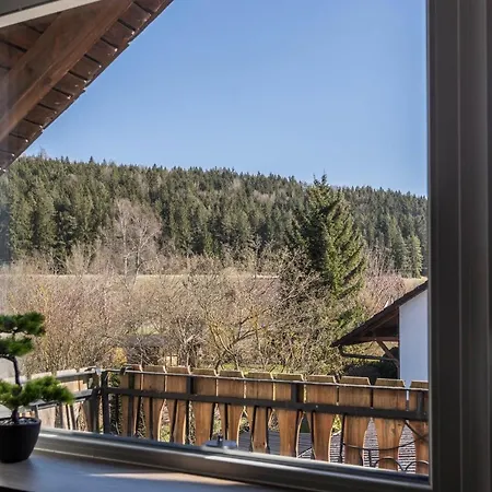 Zeichner Apartment *