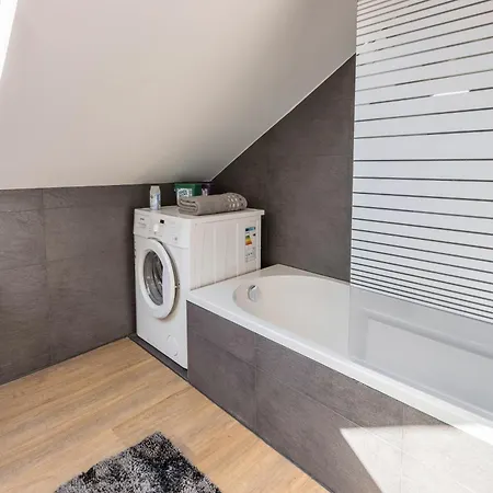 Zeichner Apartment