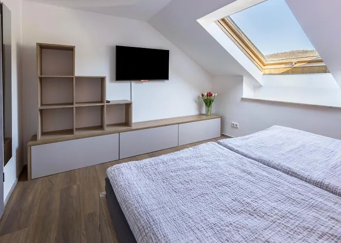 Zeichner Apartment *